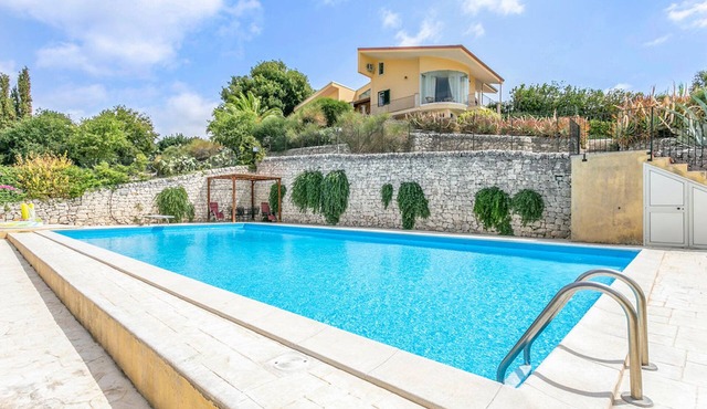 Fantastic villa with a view and large pool