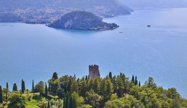 FANTASTIC VILLA WITH LAKE VIEW