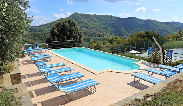 Fantastic villa with private swimming pool and tennis court in Tuscany