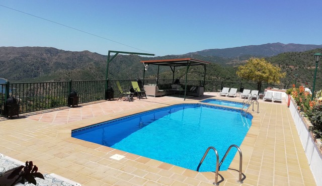 FANTASTIC VILLA WITH PRIVATE POOL AND GARDEN IN ISTAN NEAR MARBELLA