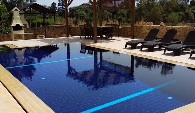 Fantastic villa with spectacular pool and views, free WiFi, 5 mins from beach.