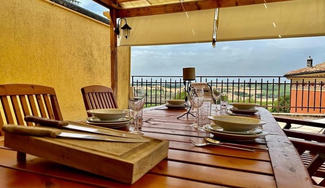 Fantastica terrazza con solarium e infernot by Revenue House