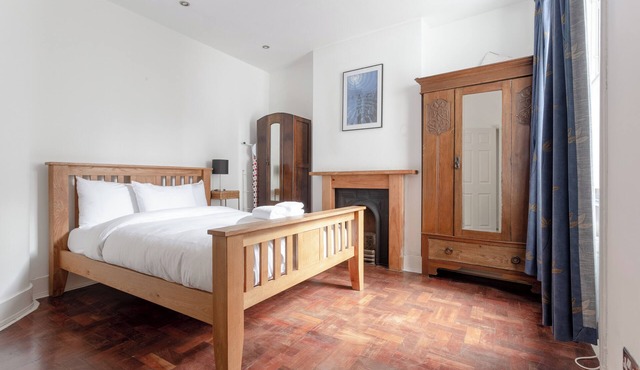 Fantastically Located 2BD Flat, Kennington