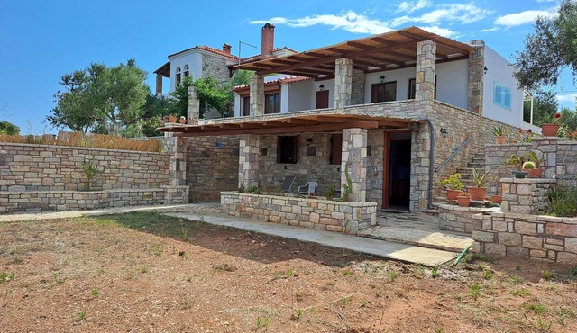Fantastically situated vacation apartment above the beach near Chrani | Peloponn