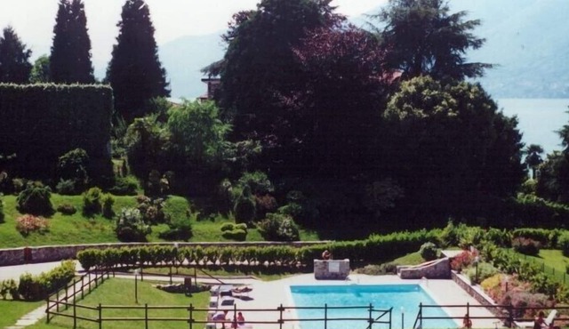 Farfalla 2 apartment with lake view and pool