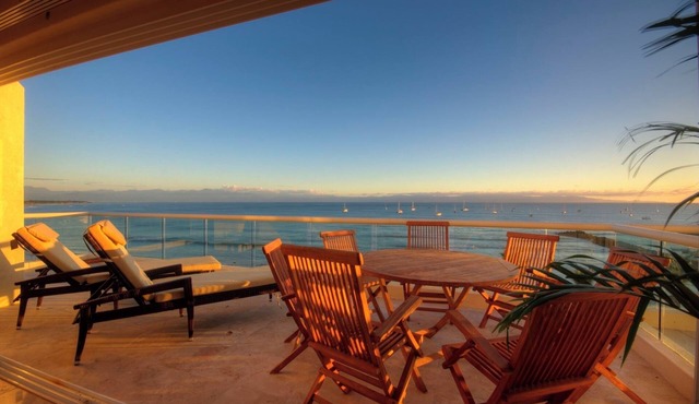 Farito Beachfront Penthouse, Surf & Paddle Board.