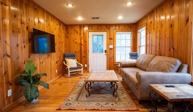 Farm House 15 mins from FWTX - Pets Welcome