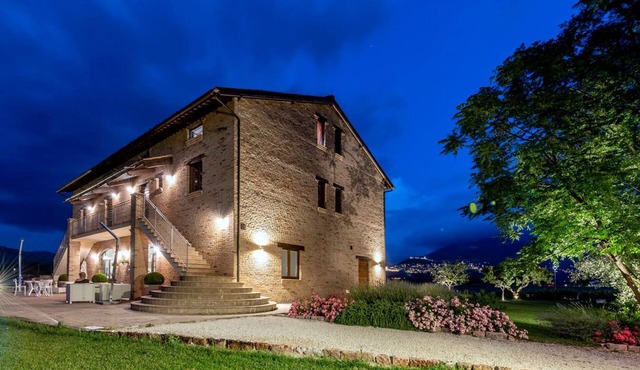 Farmhouse at the foot of Assisi with breakfast consisting of 12 rooms