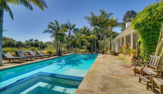 Farmhouse-chic Carpinteria Cottage w/Pool Access