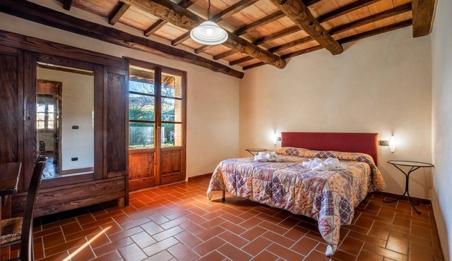 Farmhouse 'Edera' with Shared Pool, Shared Garden and Wi-Fi