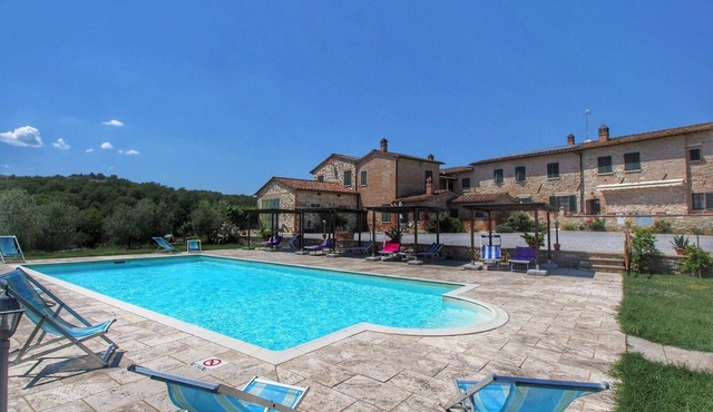 Farmhouse in Asciano with Pool & BBQ