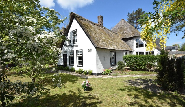 Farmhouse in Groet near sea and forest