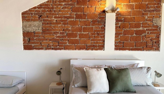 Farmhouse with exposed beams and bricks, breakfast included (Sage)