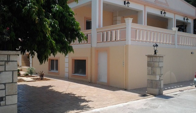 father's house in kissamos