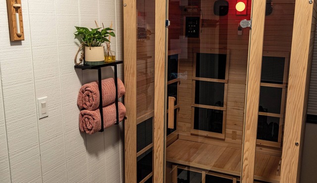 FAVORITE Cozy 2-bedroom house in a quiet neighborhood close to everything!