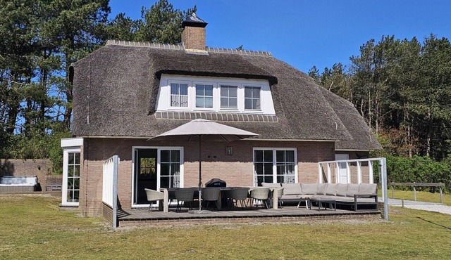 Fazant is a comfortable villa with sauna and Jacuzzi, in a dune environment.