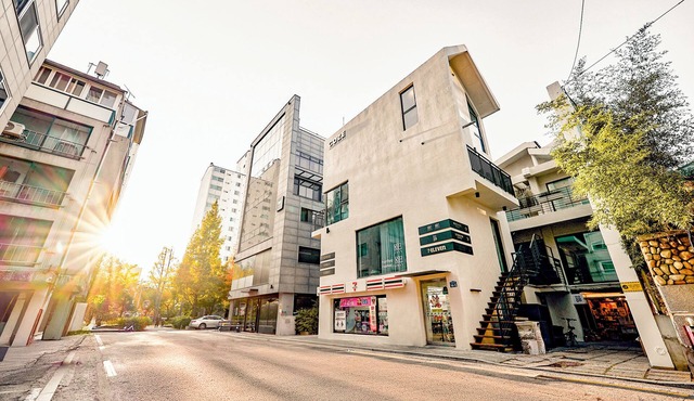 FB Tailored Service Home near Hongik University Station