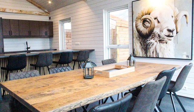 Fensalir · hot tub, sauna, EV – 3BR + guesthouse near Golden Circle, sleeps 8