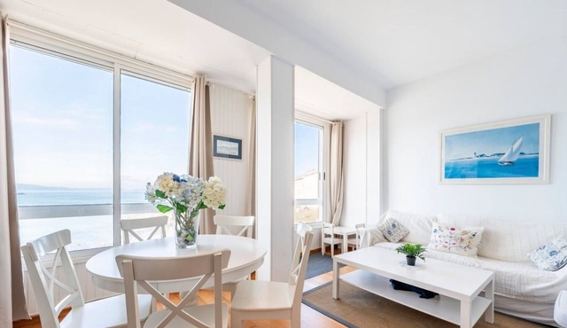 Fee4Me Front line beach flat in Caión