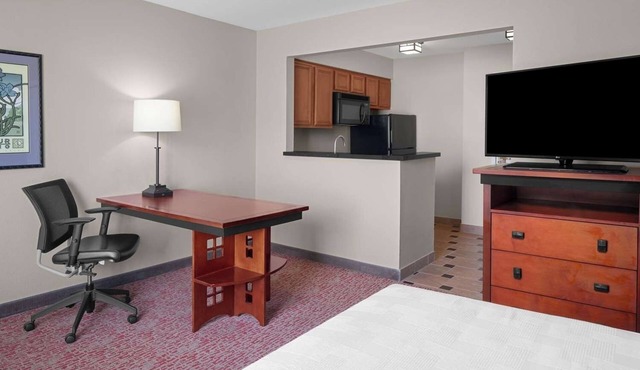 Feel at Home! Full Kitchen, Pets Allowed and Parking!