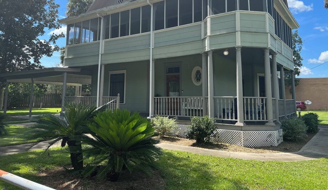Feel at home in comfortable Williston Historic Hm close to everything you need.