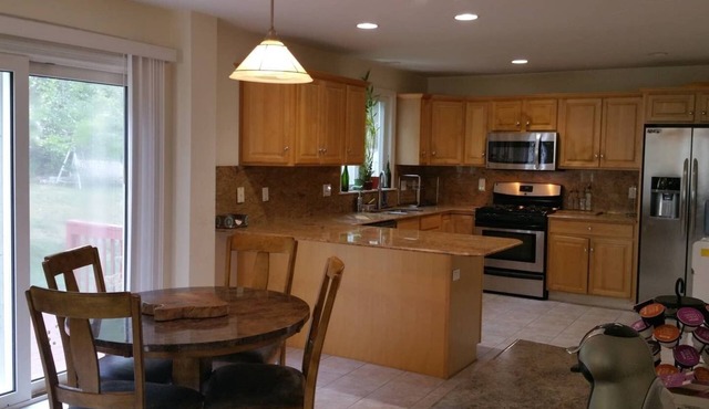 Feel at Home in spacious 3B-2.5Ba -Mall/MBTA/Park