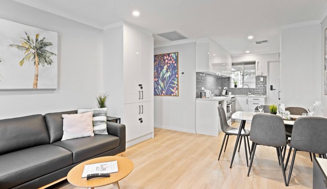 Feel comfortable in this fully equipped, 2-bedroom unit located in quiet Payneham South, ideal for travelling workers & families. Easy parking, no stairs, heat & cool throughout, Wi-Fi, linen hire inc., keyless entry & easy self check-in.
