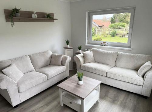 Feines Apartment mit Balkon & Terrasse in ruhiger Gegend