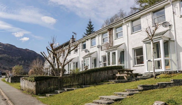 FELLSIDE VIEW, pet friendly, with a garden in Chapel Stile