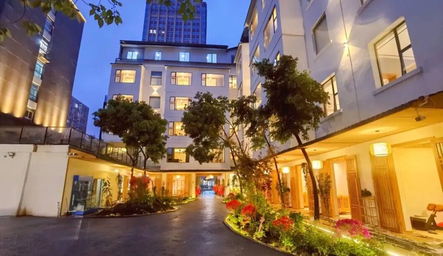 Fengyin Tianjiao Courtyard Hotel