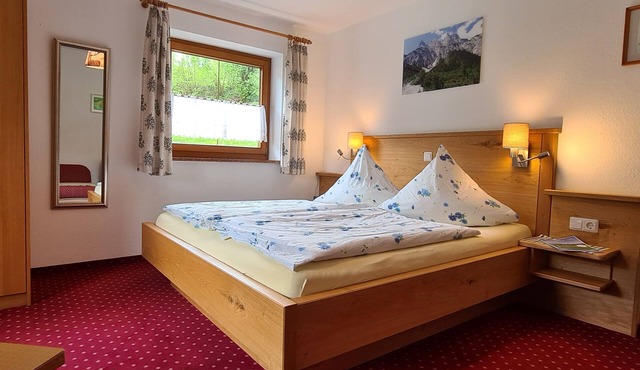 Ferienwohnung, 1-2 Personen, 33 qm, Dusche/WC, Balkon, TV, W-LAN, 1 Schlafzimmer, Frühstück möglich!