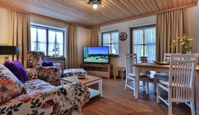 Ferienwohnung Nr. 2, mit Balkon und Bergblick, 45 qm