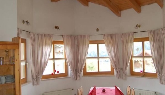Feriendomizil inmitten unberührter Natur. Schlafzimmer auf der Galerie.