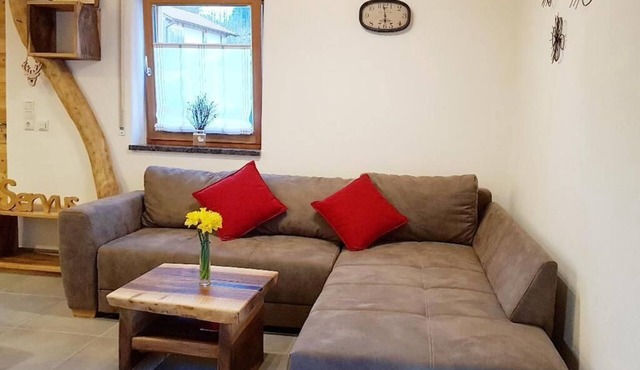 Feriendomizil mit Zirbenholz gestaltet. Sauna und großzügige Terrasse.