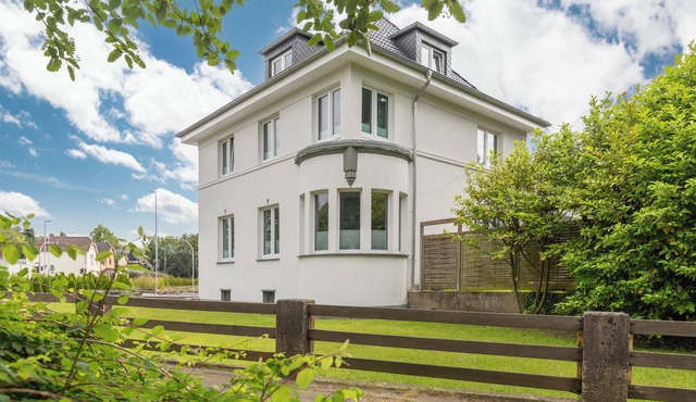 Ferienhaus "dat Witte Hus am Friedrichberg" in Husum für bis zu 12 Personen