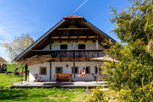 Ferienhaus im Bayerischen Wald - "Lindensalettl" mit Garten und Terrasse