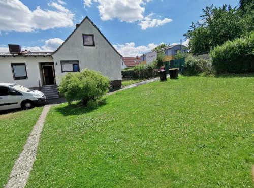 Ferienhaus Kassel Glockenbruchweg, Familien Resort mit 800qm umzäunten Garten, Grill Pavillon, Gratis Frühstück, Parkplätze, WiFi, so Privat wie zu Hause