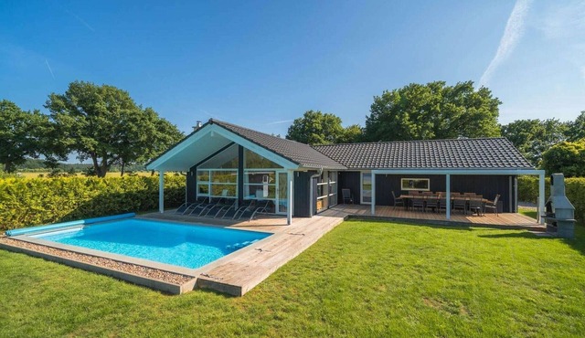 Ferienhaus mit Pool und Sauna am Duemmer See
