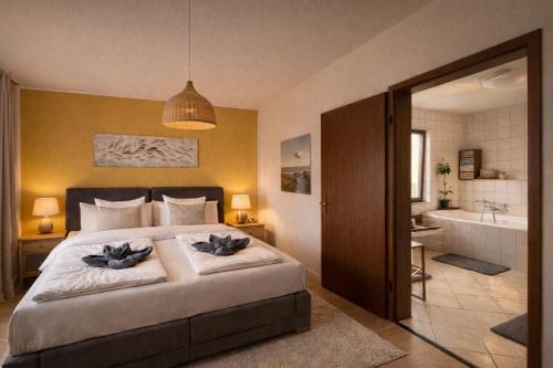 Ferienhaus ,Pier 7" am See - 2 Wohnungen mit Garten für bis zu 11 Personen, einzeln oder zusammen buchbar