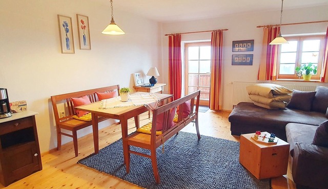 Ferienwohnung 57m², 1. Stock, Eigener Eingang, 2 Balkone, 1 Schlafzimmer, TV