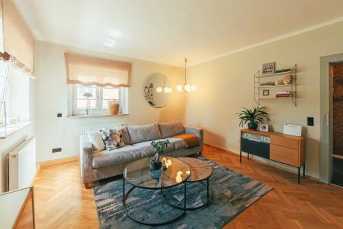 Ferienwohnung 60er Jahre Design Apartment - 65qm Fewo im Zittauer Gebirge - familienfreundliche Unterkunft am Bergfuß zum Töpfer