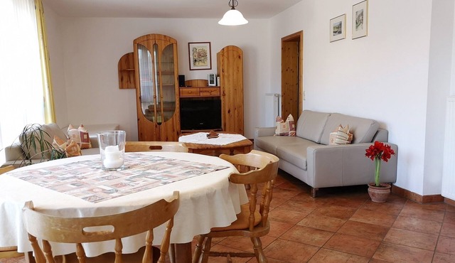 Ferienwohnung 90 qm mit Platz für bis zu fünf Personen, mit Bootsanlegeplatz.