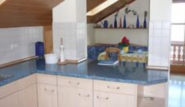 Ferienwohnung Dachgeschoss, für 4 Personen (60m²) 2 Schlafzimmer, Wohnküche, Wohnzimmer, Dusche/WC, Balkon, Waschmaschine