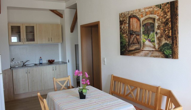 Ferienwohnung DG, 60m², 2 separate Schlafzimmer 2-5 Pers., Du/WC + Badewanne, Ostbalkon