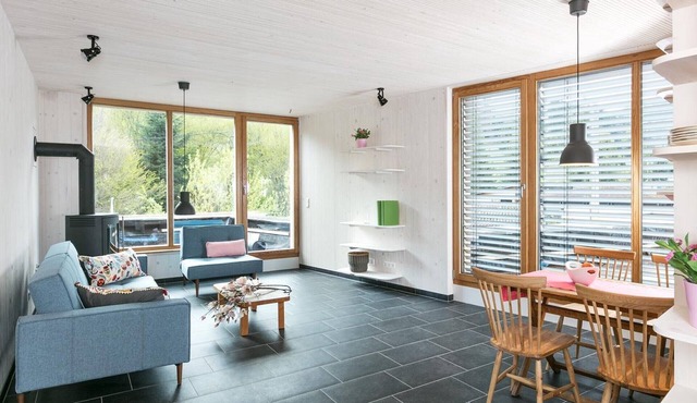 Ferienwohnung Eins, 71 qm mit Terrasse und 2 Schlafzimmern für max. 6 Personen