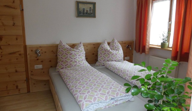 Ferienwohnung Max Fegg, 33qm EG, 1 Schlafraum, 1 Wohnraum mit Küchenzeile, Dusche/WC, Terrasse, Sat-TV, max. 2 Personen