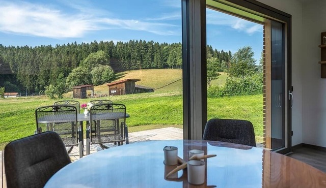 Ferienwohnung mit Barrierefreier Dusche und Terrasse mit Blick auf Hirschgehege