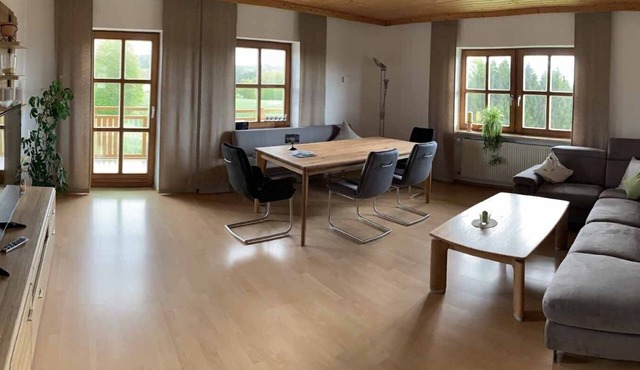 Ferienwohnung mit Balkon, Terrasse und beheiztem Pool im Garten