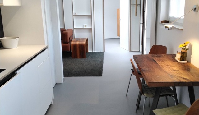 Ferienwohnung mit Fenster zum Hof im Skandinavischen Stil in der Innenstadt