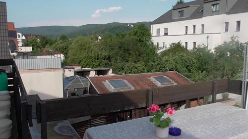 Ferienwohnung mit Klimaanlage für heiße Tage , Riesenbalkon mit Grillmöglichkeit